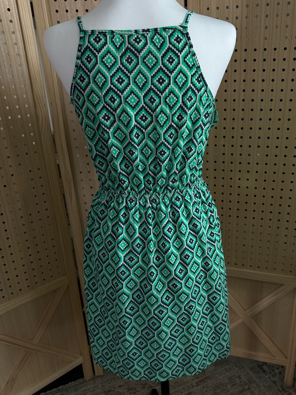 Green Geometric Ruffle Mini Dress with V-Neck - Picture 3 of 5